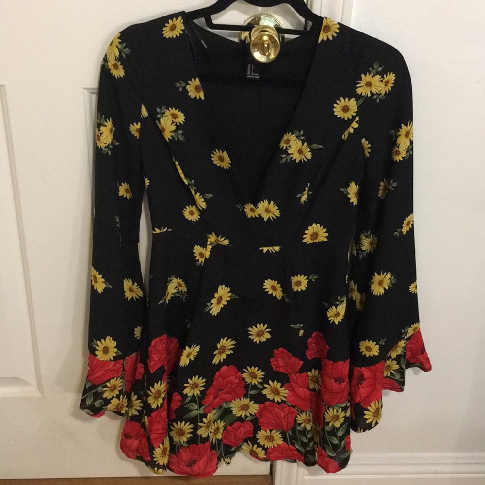 ✨🆕🌻 Forever 21 Black Floral Dress